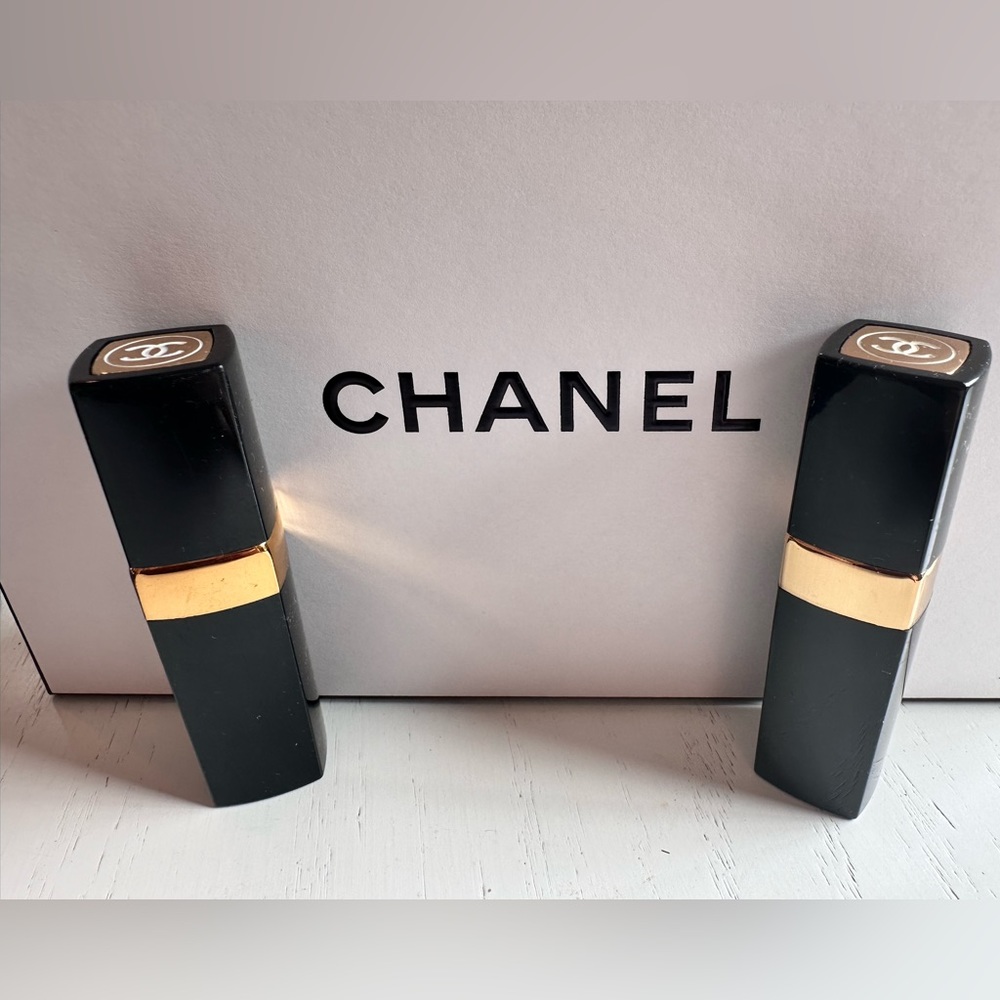 CHANEL Black and Gold Lipstick Accessory